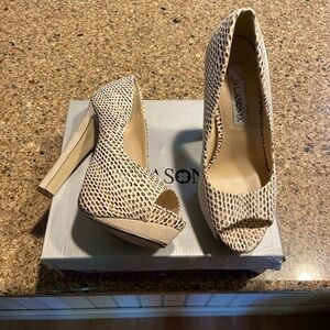 Lasonia heels. Size 8 1/2